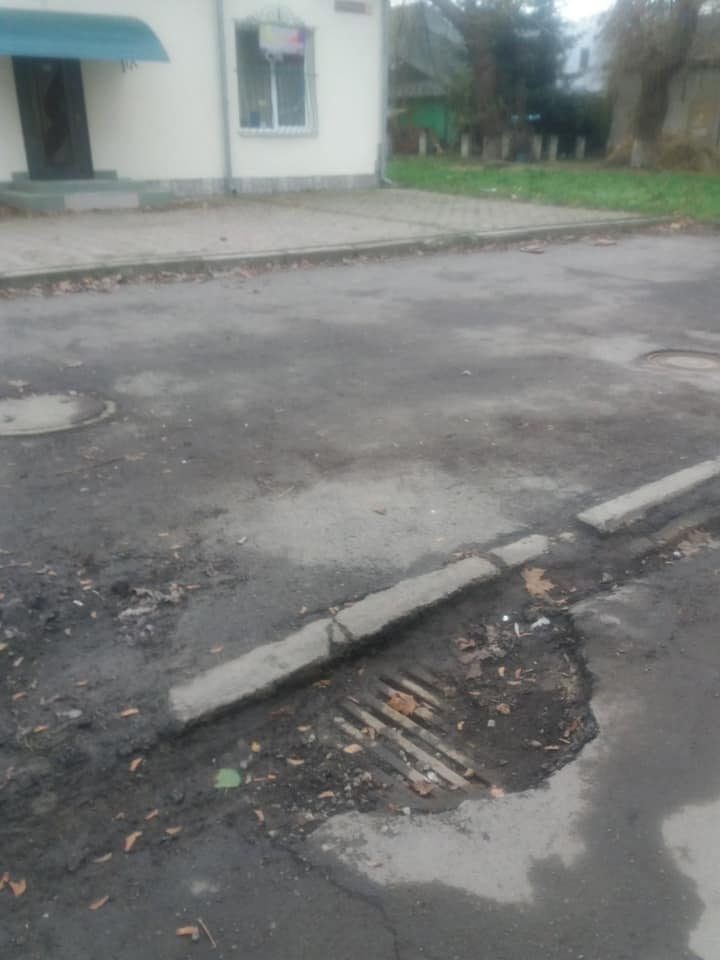 Встановленні решітки зменшать засмічення каналізації.