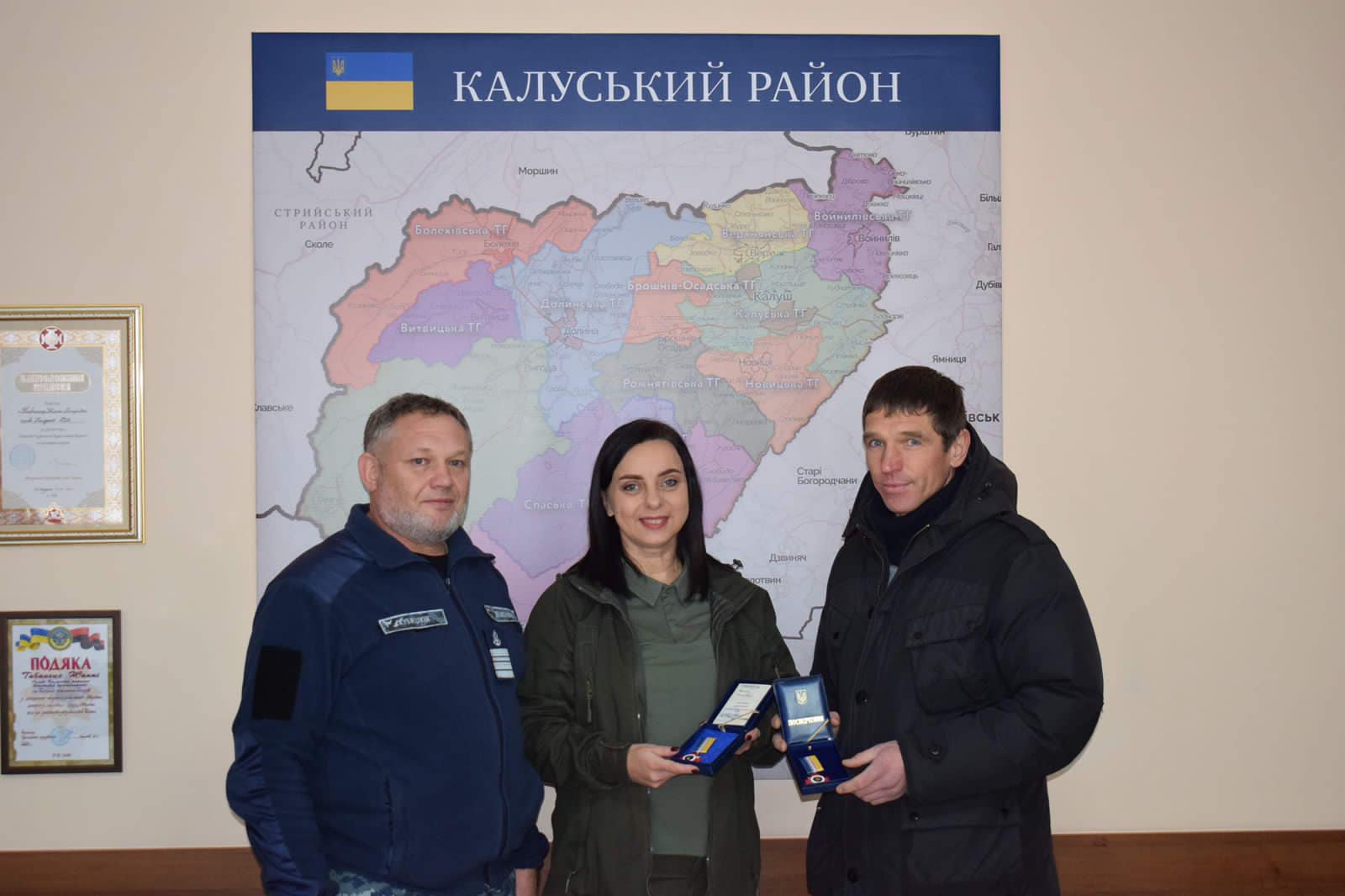 Військові моряки нагородили представників Калуської громади