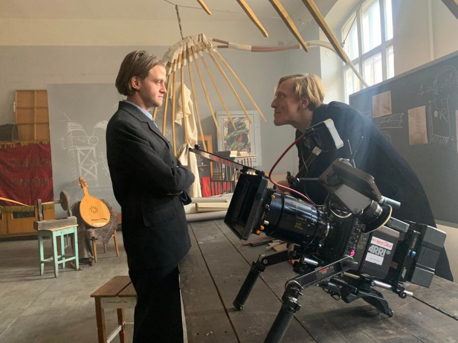 Те, що мій персонаж — відомий на весь світ художник, дещо заважав у роботі, — зазначає Віталій Ажнов