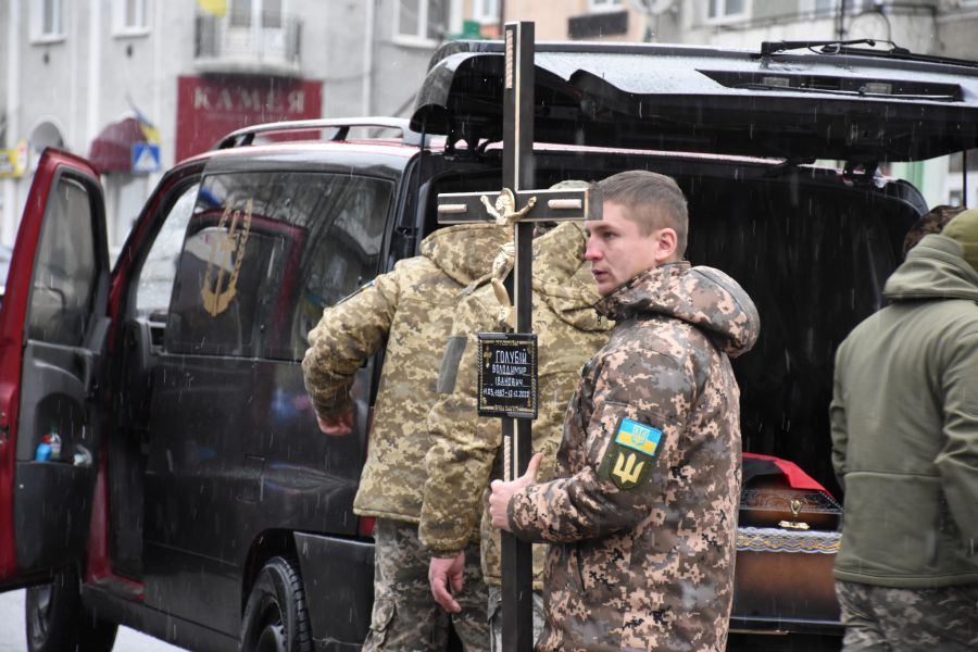 17 грудня Рогатинська громада попрощалася з Героєм України на головній площі міста. Фото: Орест Третяк