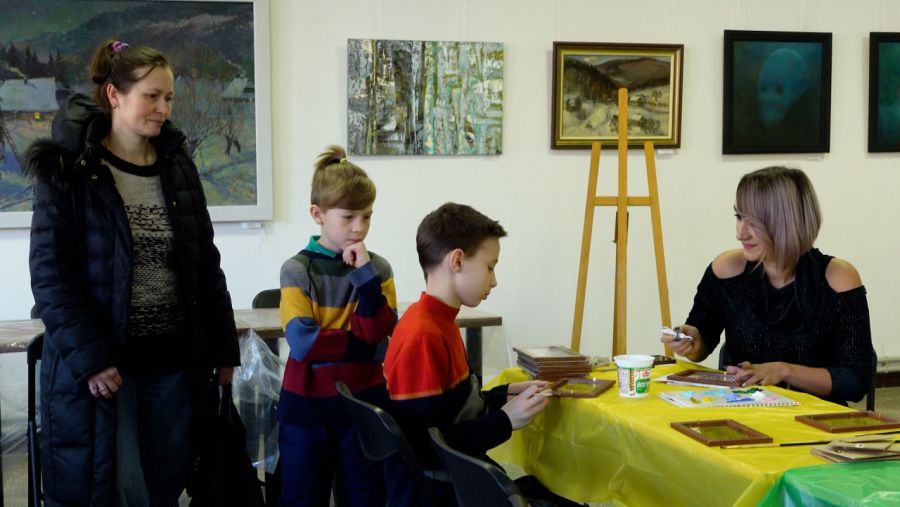 Цього разу в арткласі зголосилося взяти участь близько 30 дітей віком від 6 до 12 років