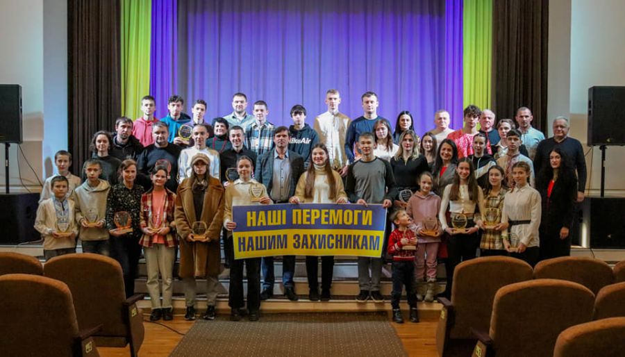 І тільки через 10 місяців нагороди-подяки 2021 року знайшли своїх переможців.