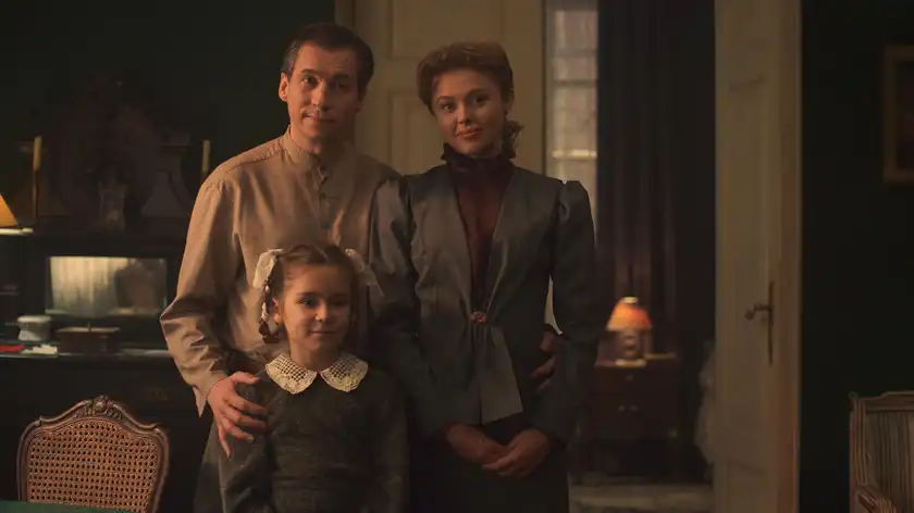 Події картини розгортаються в Івано-Франківську, починаючи з 1938 року