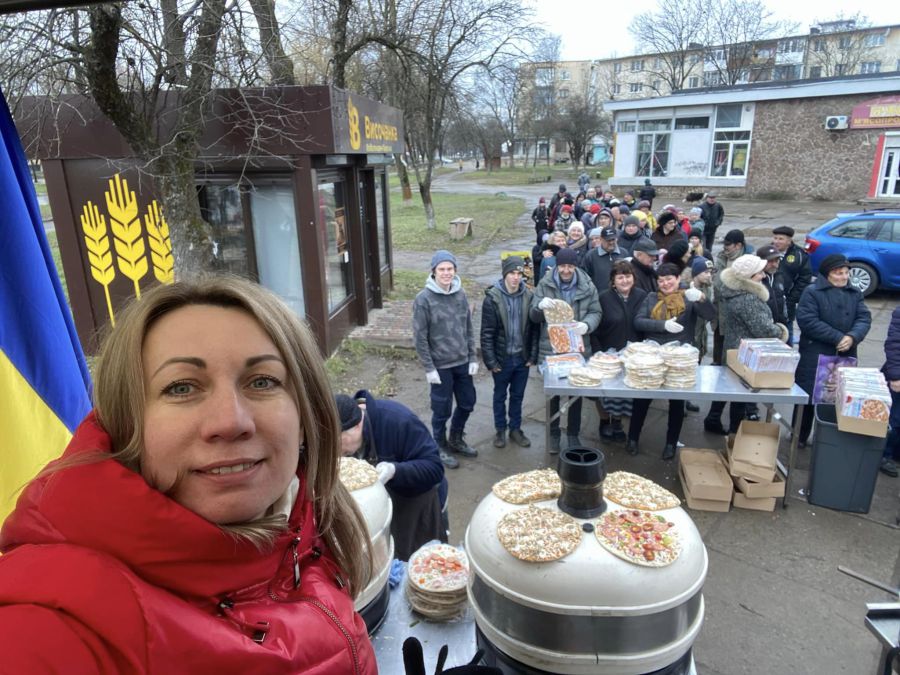 Як зазначила Оксана Савчук, акції з роздачі піци мають намір проводити аж до нашої Перемоги