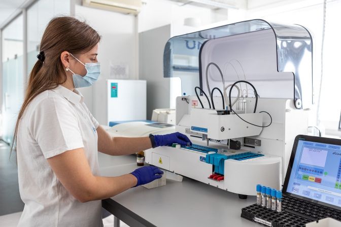 Якщо досі у поліклініці могли робити обмежену кількість біохімічних аналізів на день, то зараз ліміти фактично відсутні