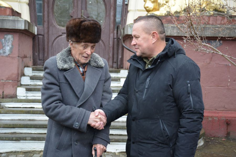 Тепер, говорить пан Володимир, якби мав краще здоров’я — пішов би захищати Україну на передову
