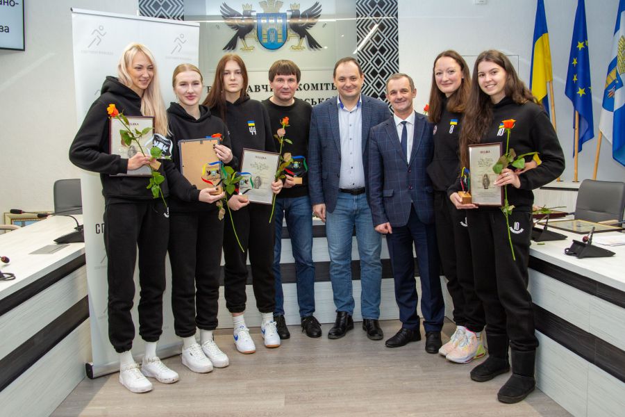 За успішні виступи на Всеукраїнських змаганнях учасники отримали подяки від міського голови