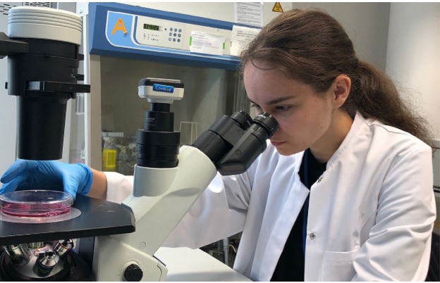 Після початку повномасштабного вторгнення росії, викладачі рідного університету підштовхували студентів шукати можливост