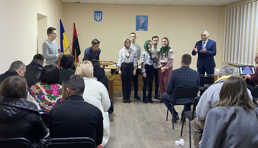 З колядою до депутатів завітали колядники архиєрейського хору "Еmis" Івано-Франківсько-Галицької єпархії ПЦУ