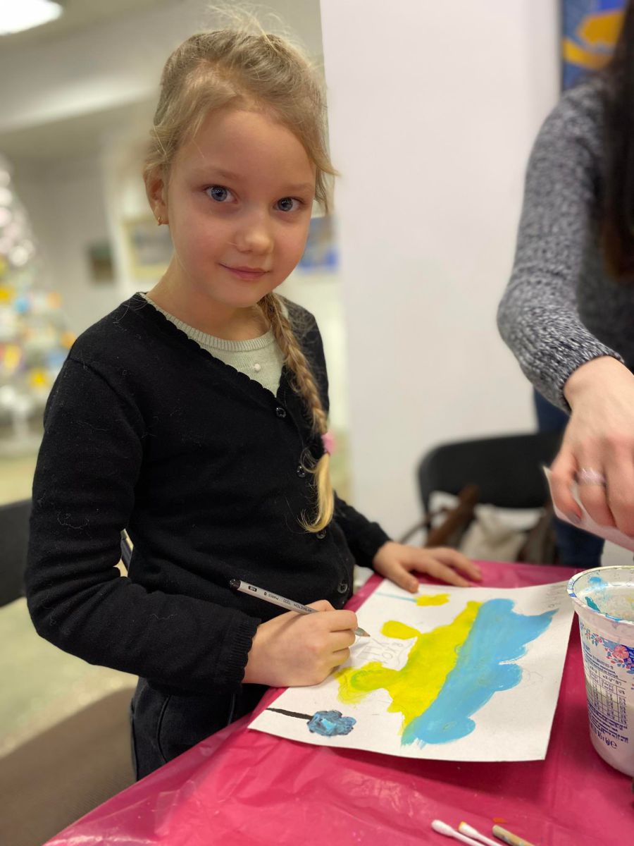 Дитячі малюнки волонтери надішлють нашим захисникам