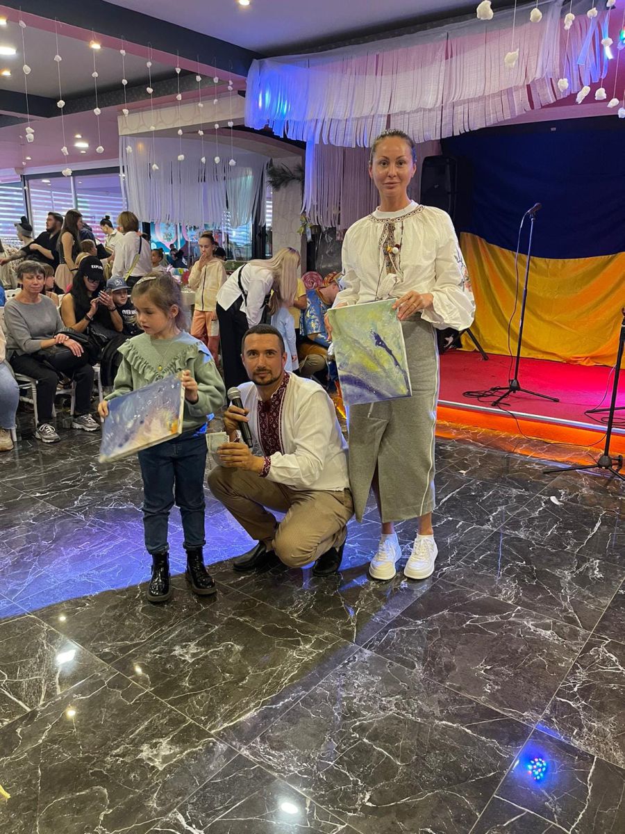 У грудні Тарас Ващук був ведучим різдвяного ярмарку за участі понад понад 200 українців, які збирали допомогу для ЗСУ