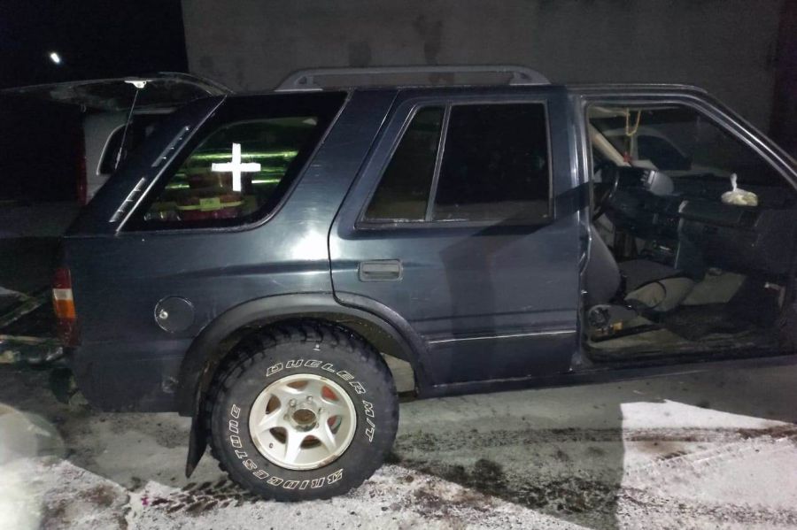 Також комунальники передали для військових дві буржуйки, газові балони, труби, одяг та продукти