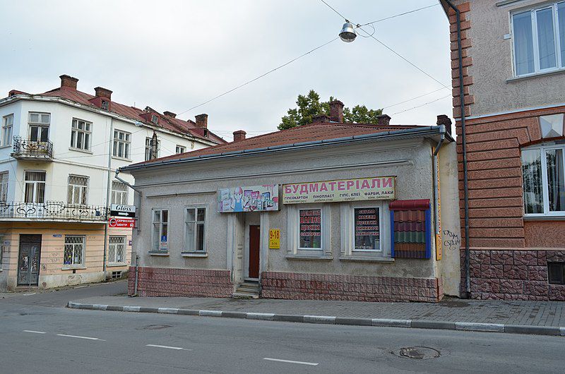 Участь в аукціоні взяла одна волонтерська організація — благодійний фонд «Там де ти», яка і стала переможцем