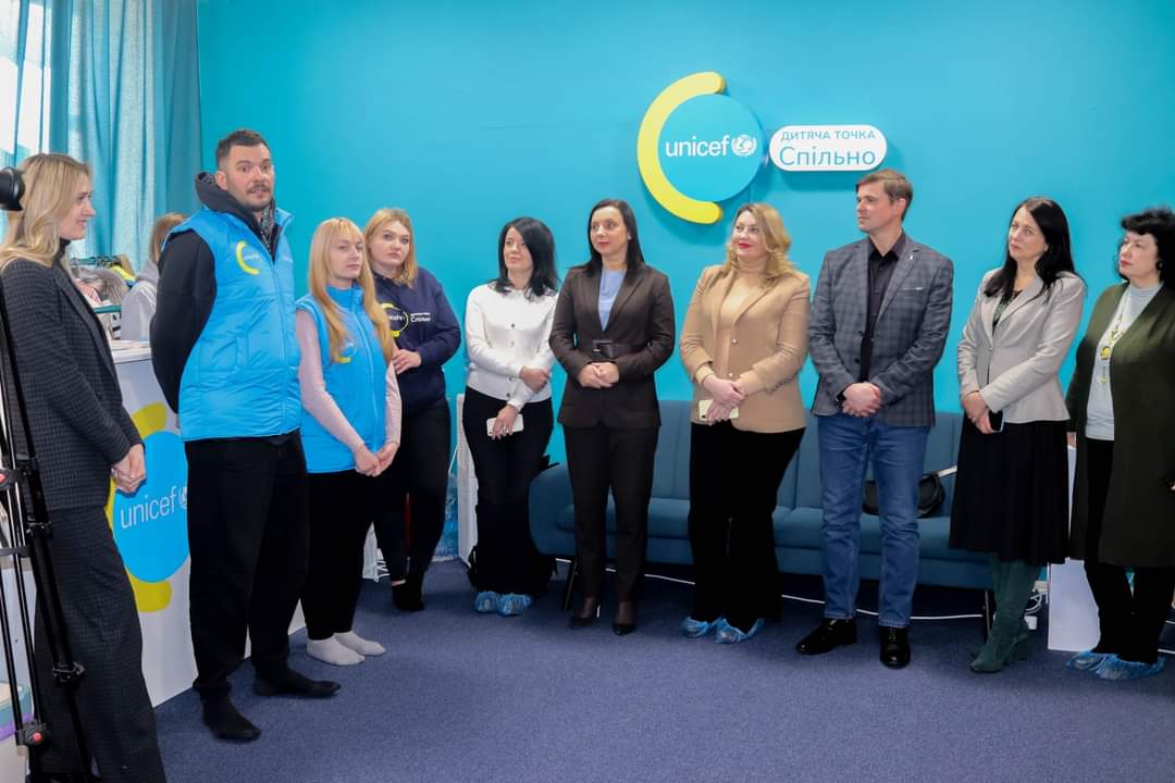 Дитяча точка працює щодня.