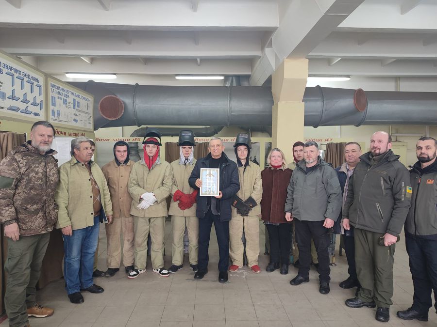 Учні та їхні наставники отримали подяку за волонтерську роботу і допомогу нашим захисникам