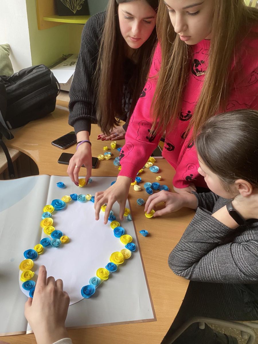 Кожна творча робота наповнена духом українства, красою і любов'ю до України.