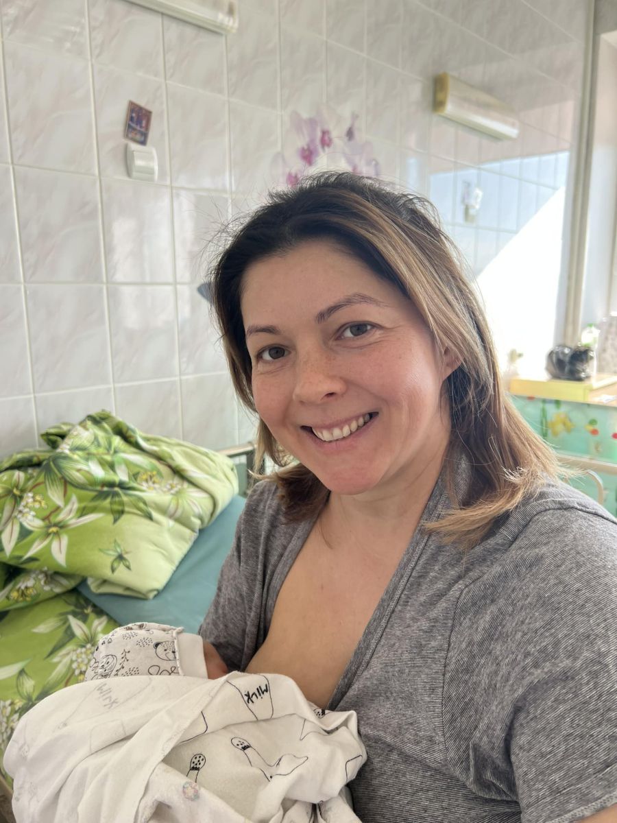 15 лютого жінка народила синові Ринатові братика Макара  