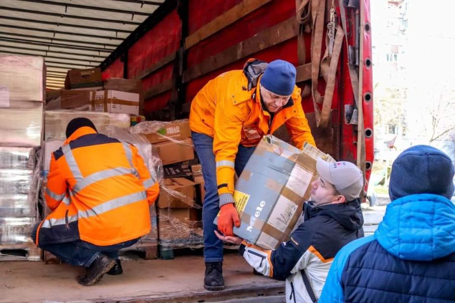 До Калуша привезли 6 509 кг дитячого одягу, взуття, продуктів харчування з Бельгії та Словаччини