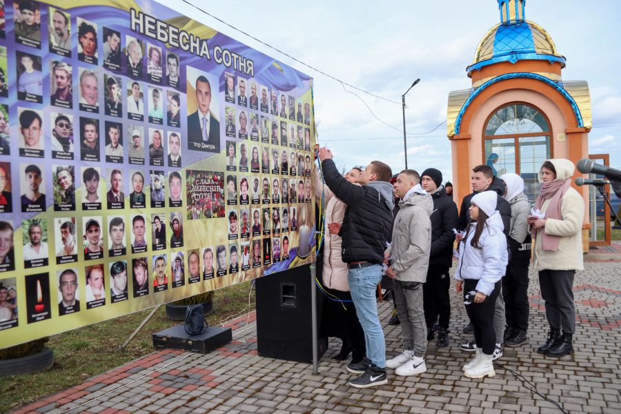 Чотири вогнепальні поранення, які отримав на Майдані Ігор Дмитрів, були несумісні з життям…