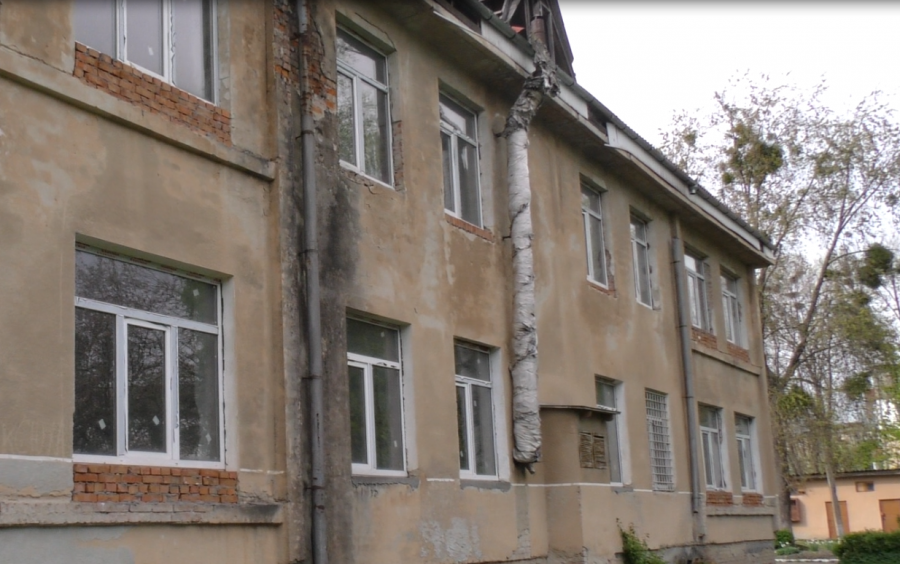 Споруда пустує 20 років, а благодійники готові відремонтувати її та пристосувати для проживання вимушених переселенців