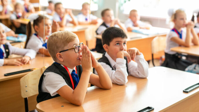 Ілюстроване фото. Прийом заяв і документів для зарахування до першого класу триватиме по 31 травня 2023 року