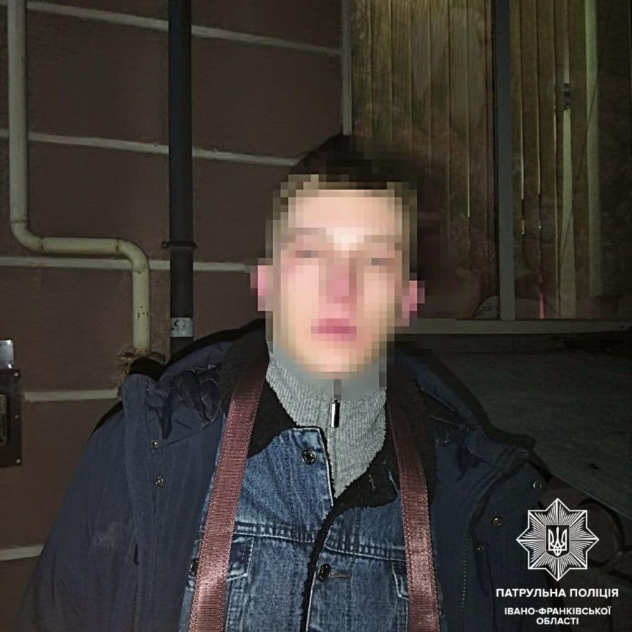 Інспектори 24-річного чоловіка затримали та передали в Івано-Франківське районне управління поліції