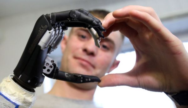 Ілюстроване фото. Допоміжними засобами реабілітації забезпечують в Україні за державні кошти