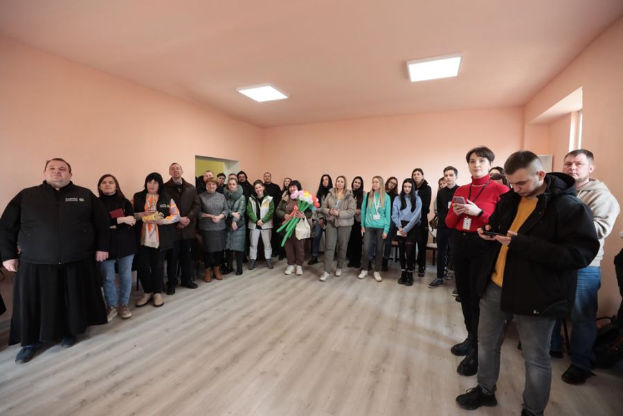 Шелтер може надати домівку для п'ятдесяти осіб.