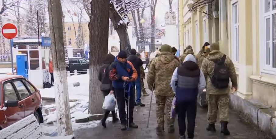 Похід військових на комісію перетворюється на справжнє пекло