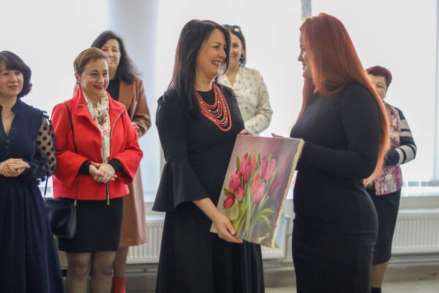 Артстудія виклала свої роботи на благодійний аукціон для допомоги калуським тероборонівцям. Фото: Міська рада