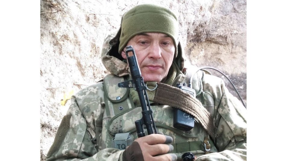 У бійця було кілька позивних: за любов до історії побратими кликали його Русиком, а ще — Поетом