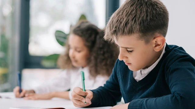 Також проведення додаткового року освітяни описували як «крок назад» або «втрату часу».