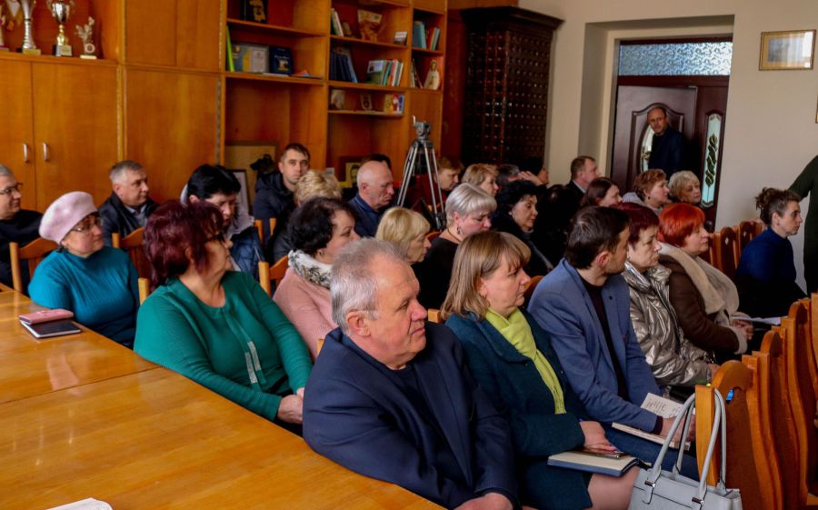 Найнижчі показники у класних кімнатах зафіксовані на рівні 13-14 градусів за Цельсієм, найвищі – 19-20 градусів.