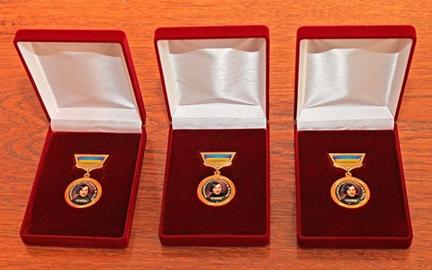 На премію було висунуто чотири претенденти.