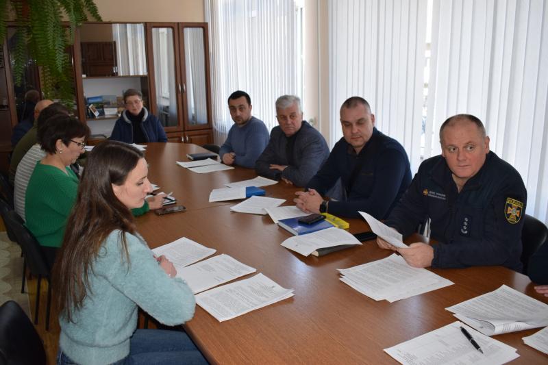 Також заслухали питання про забезпечення потреб населення водними ресурсами у разі настання маловоддя.