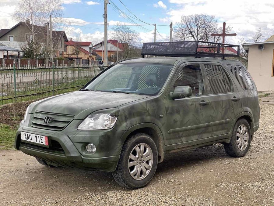 Жителі Новицької громади відправили на фронт ще одне авто військовим