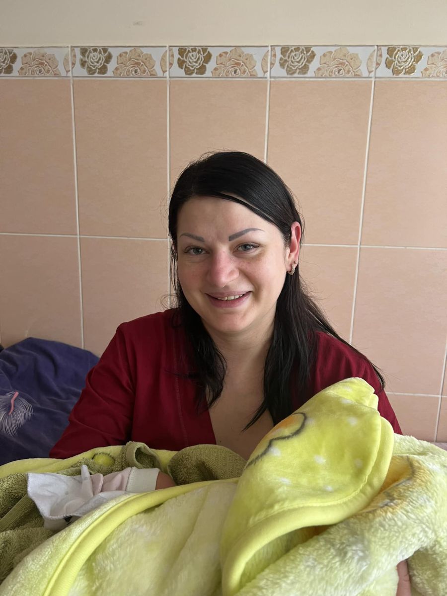 30 березня Ольга Стефанів народила донечку Анну вагою  3200 грамів. Щастя малечі!