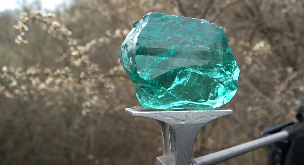 Юрій Боринець розповідає, що своїм артоб'єктам не дає назви, бо це буде його суб'єктивне бачення