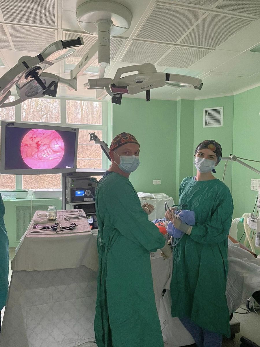 При обстеженні дитини, лікар – ендоскопіст провела колоноскопію, проте шуруп не виявили.