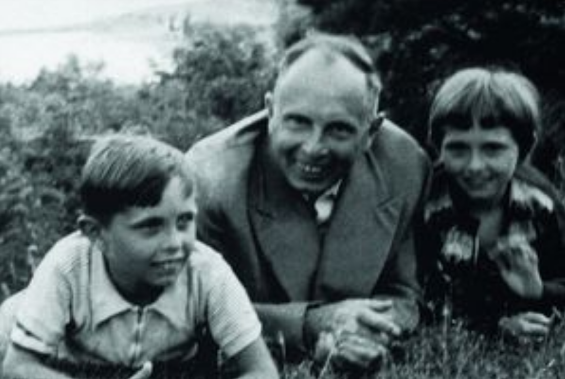 Провідник ОУН Степан Бандера із сином Андрієм та дочкою Лесею