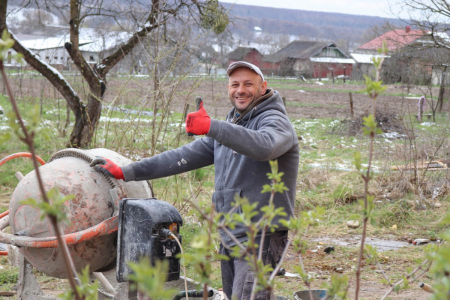 Зараз упорядковують житлові кімнати, санвузли, кухню, сходи, які були в аварійному стані. Фото: Міська рада