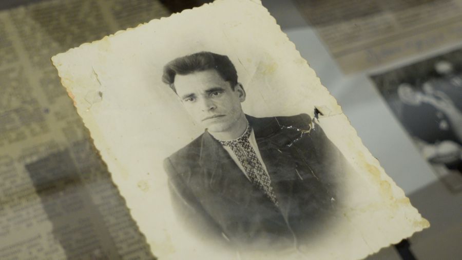 У 1998- 2002 роках Петро Савчин створив 32 роботи, об’єднані темою боротьби з нацизмом та більшовизмом