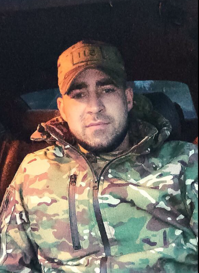 У молодого воїна залишились батьки, двоє братів, сестричка та кохана дівчина. Вічна пам'ять Герою і співчуття рідним!