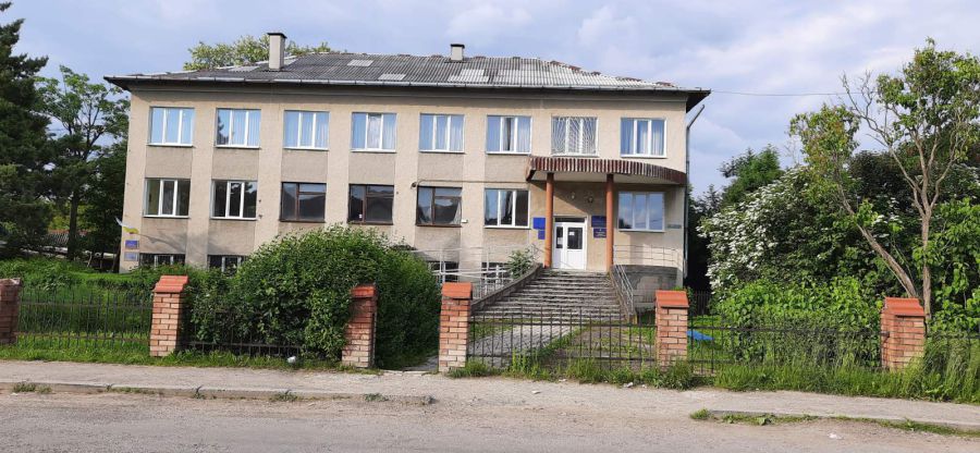 Адмнібудинок з гаражем у Рожнятові виставили на торги зі стартовою ціною близько 27,3 тис. гривень