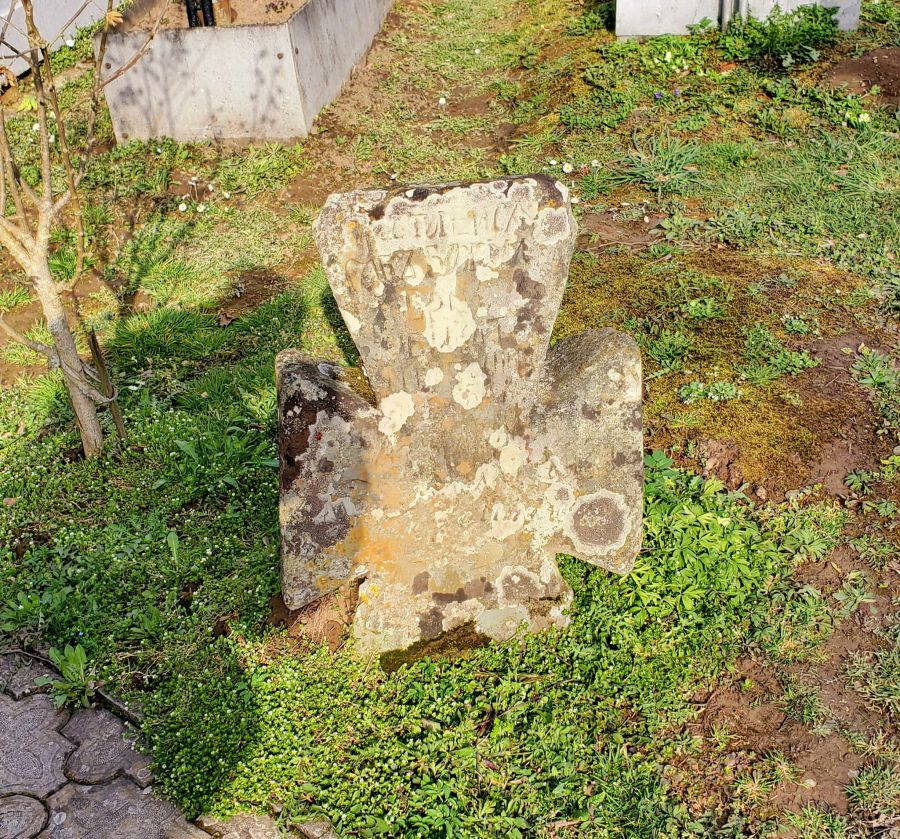 Цей хрест в селі Пістинь був поставлений ще у козацькі часи, у 1744 році