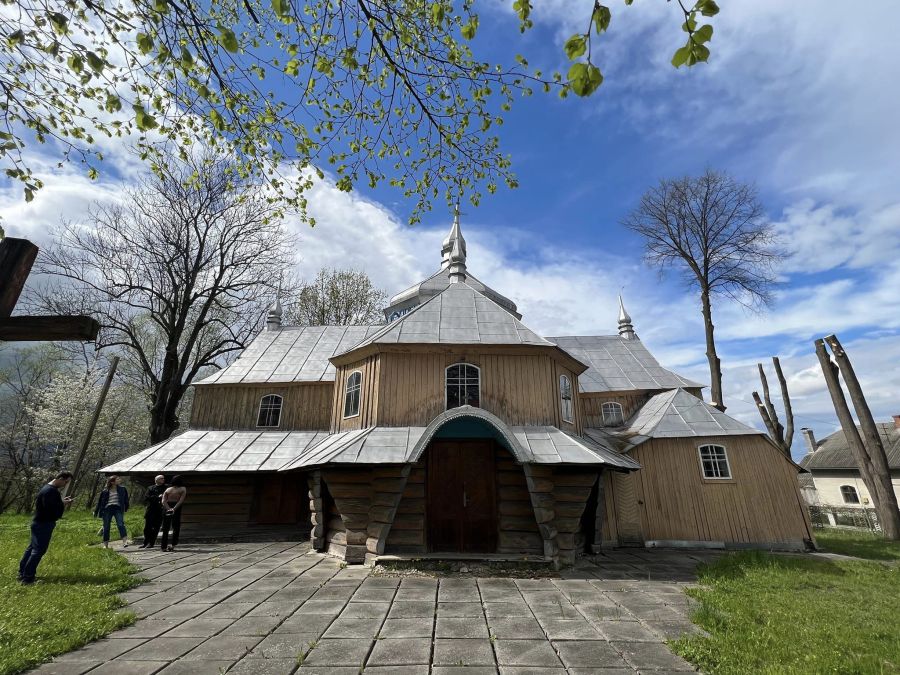 Храм не експлуатується з 2004 року, проте збережені іконостас, дзвіниця, старовинний дзвін, ікони та розпис