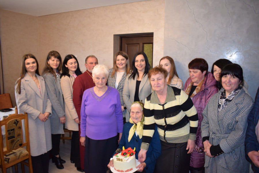 У рідному селі Новиця Анастасію Миколаївну люблять та поважають 