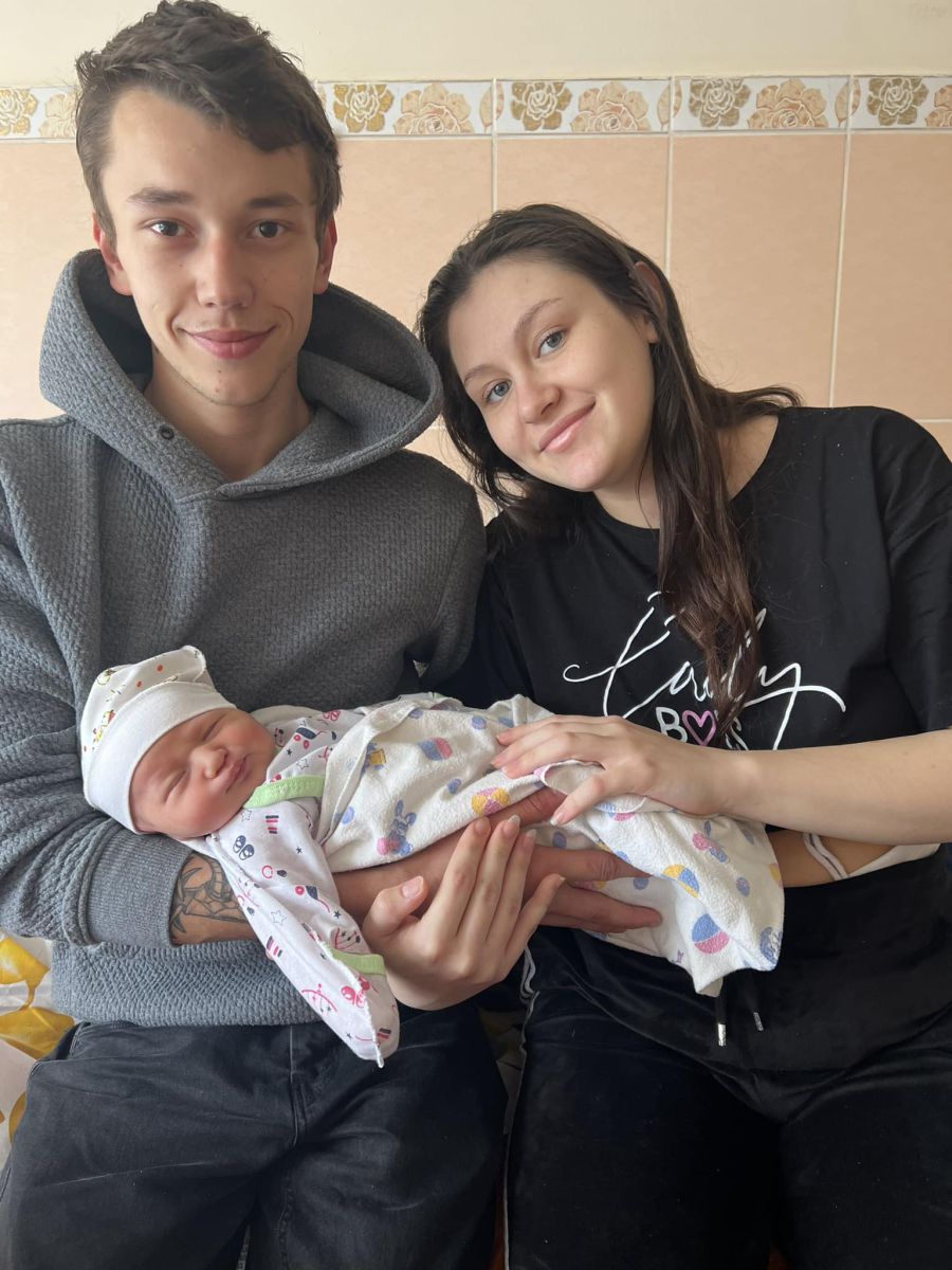 25 квітня у Дарії та Петра народилась донечка Злата вагою 3850 г