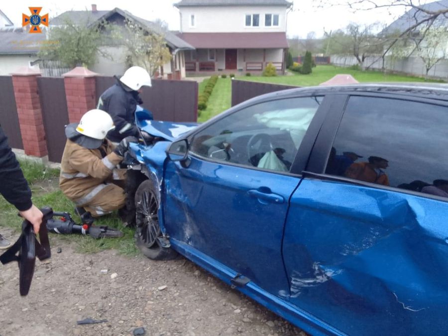 Автопригода сталася в Хотіні, За інформацією "Вікон", є загибла