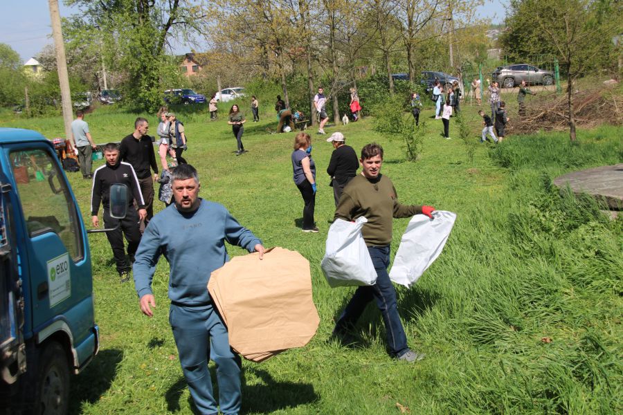 По закінченні толоки учасників пригощали смаколиками